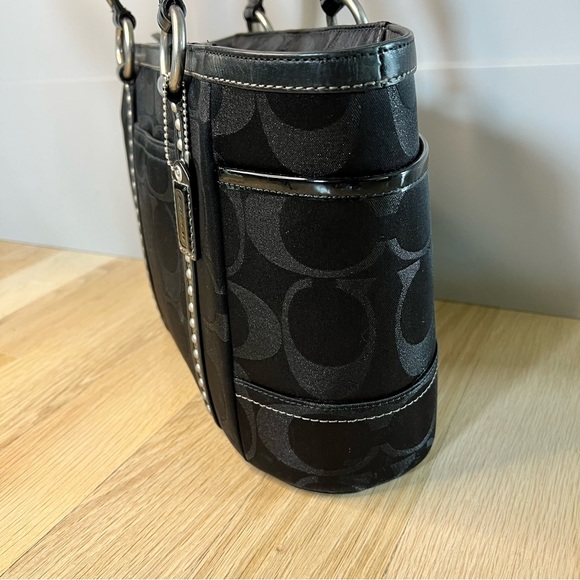 COACH Purse Black Medium F12853 Bag. - Picture 4 of 7